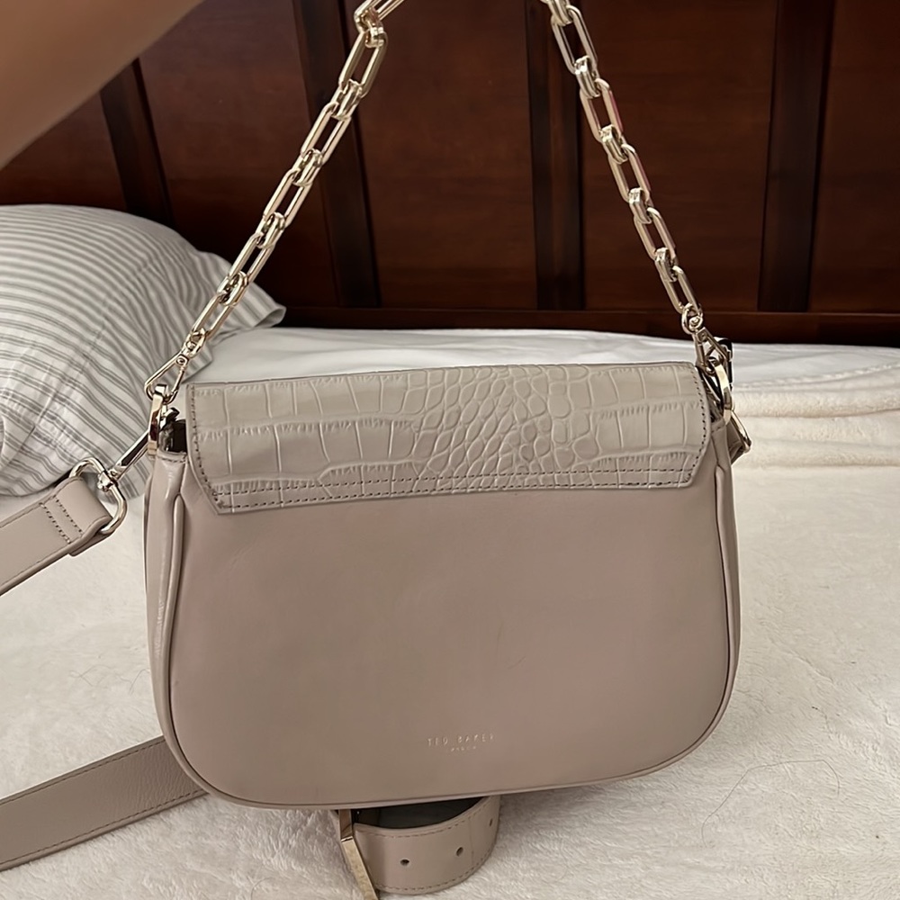 Ted Baker Loop And Tab Grainy Crossbody Bag - Picture 6 of 7